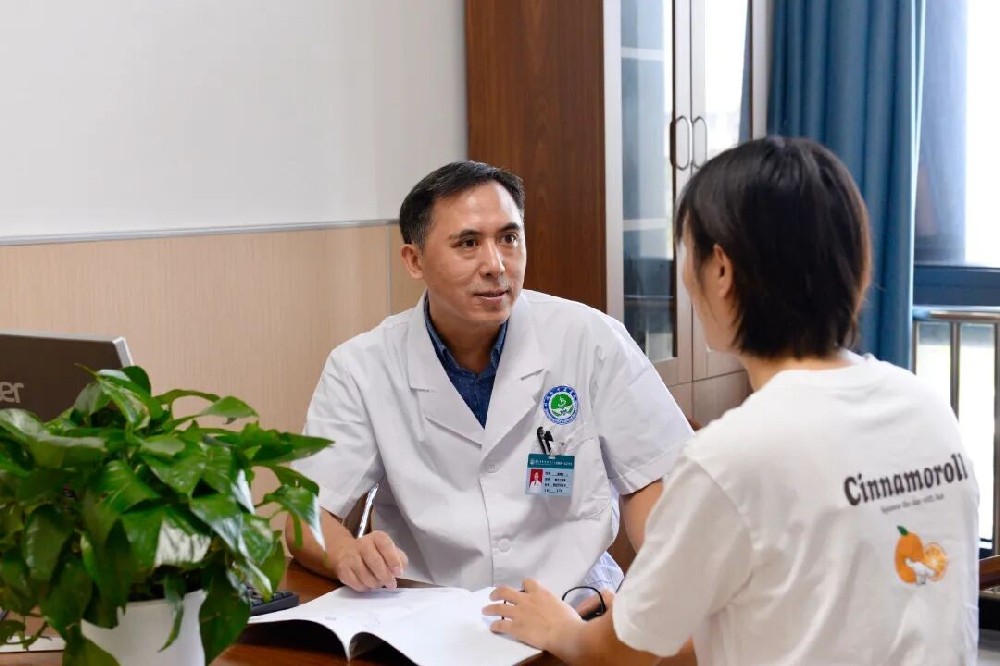 撞到头别凭感觉判断！神经外科医生提醒你：暂时清醒≠安全